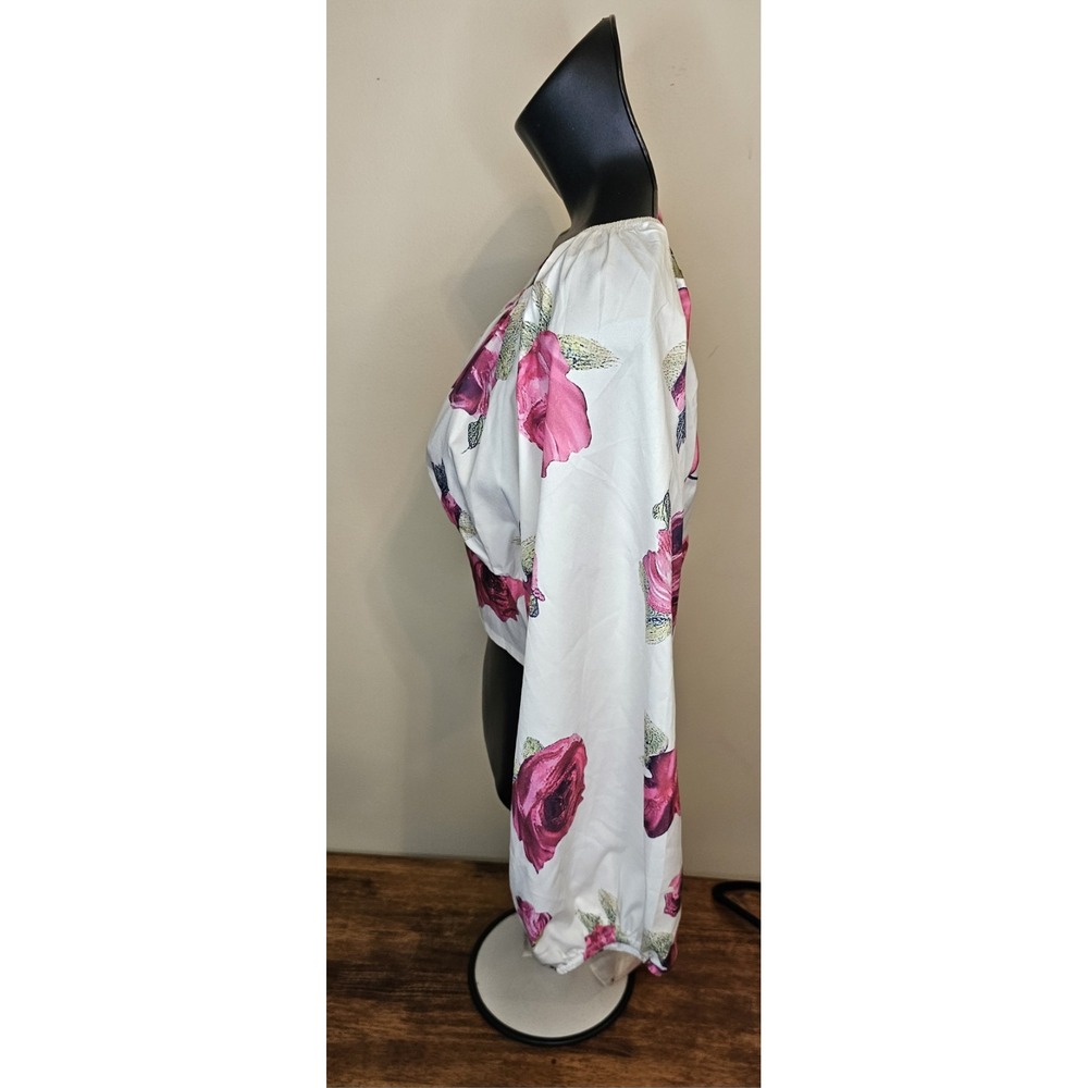 Crop Twist Front  Long Sleeve Gorgeous Floral - Women Top -Size  Large - Picture 10 of 11